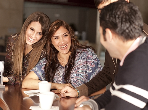 dlaczego dziewczyny się ze mnie śmieją - strach przed piękną kobietą