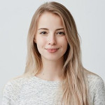 <b>Po Czym Poznać, Że Dziewczyna Chce Czegoś Więcej - 7 Oznak Prawdziwego Zainteresowania Kobiety </b>